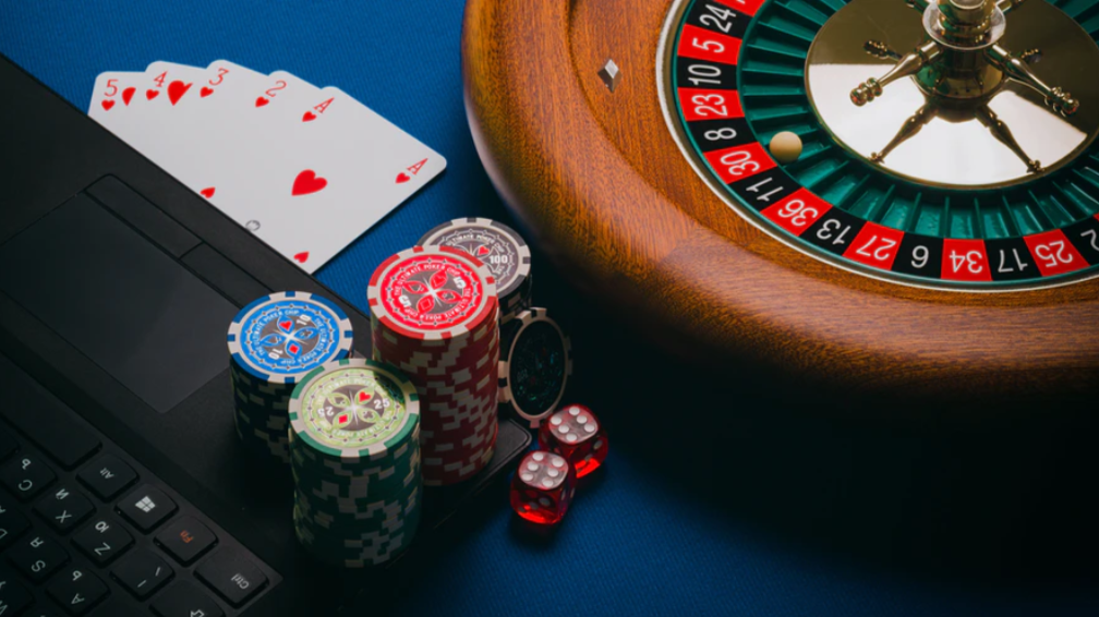 2021-01-08-09_38_02-playing-cards-on-brown-wooden-table-photo--E2-80-93-Free-Gambling-Image-on-Unsplash-Op.png