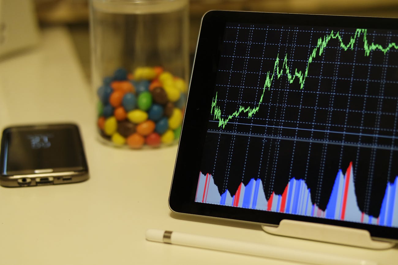Distributed-Ledger-Technology-with-Its-Advantages-and-Uses.jpg