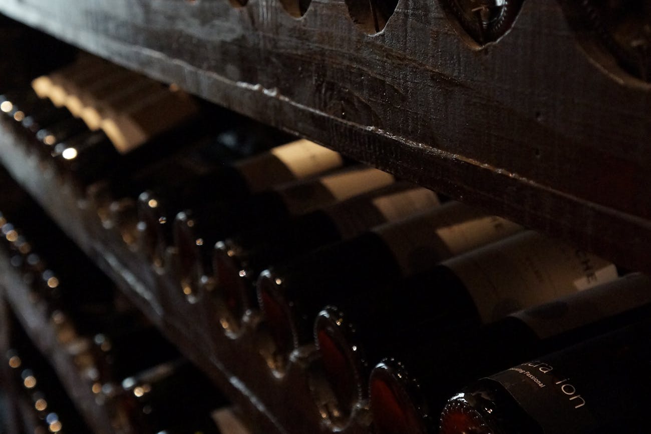 What-are-the-things-you-must-know-when-you-buy-wine-online.jpg